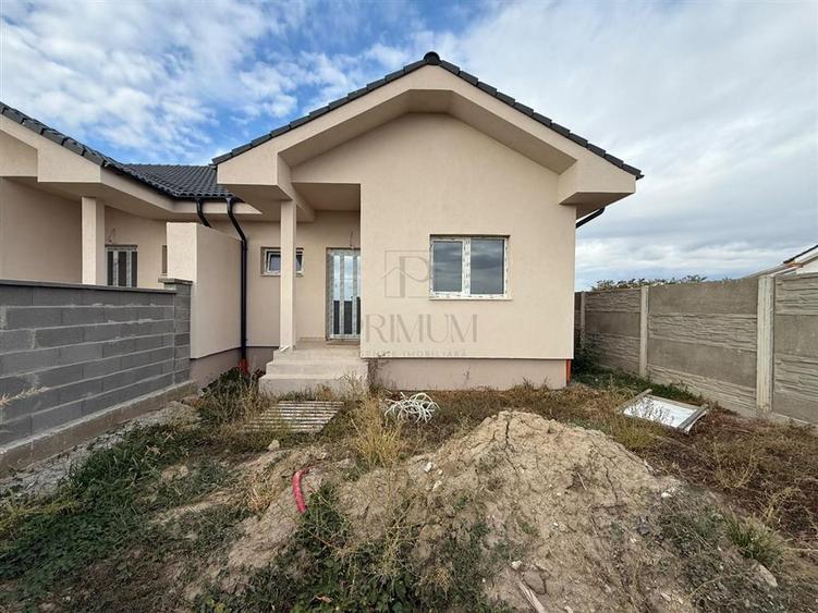 Duplex cu 3 camere cu Canalizare în Moșnița Nouă