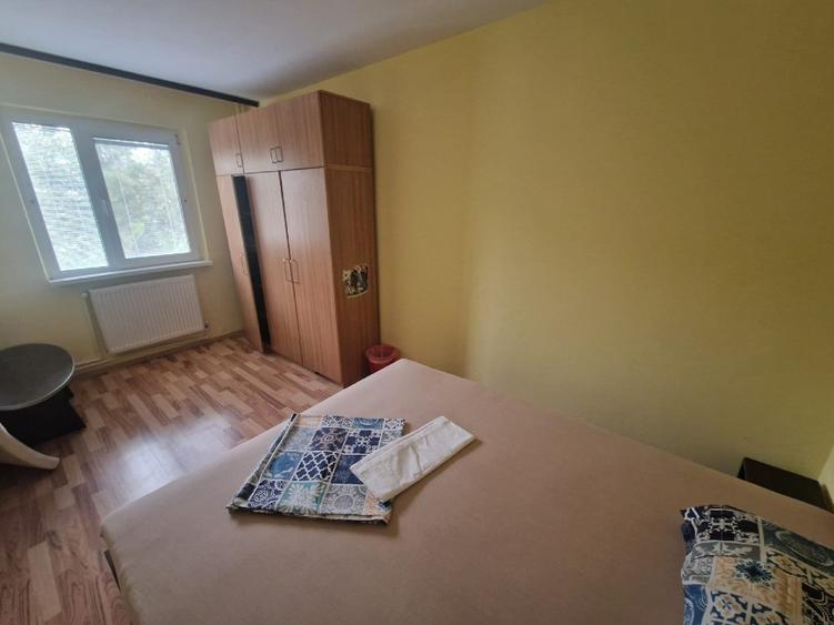 Apartament cu 3 camere semidecomandat în Tomis Nord