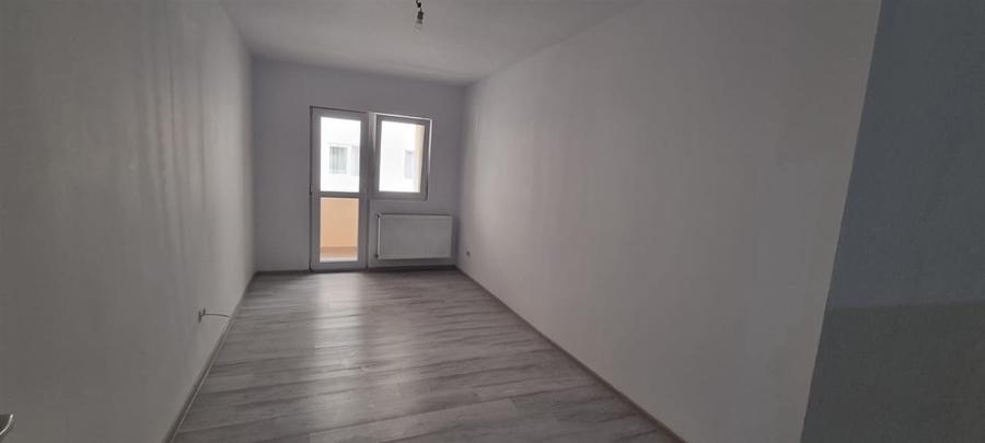 Apartament cu 3 camere semidecomandat în Popas Păcurari