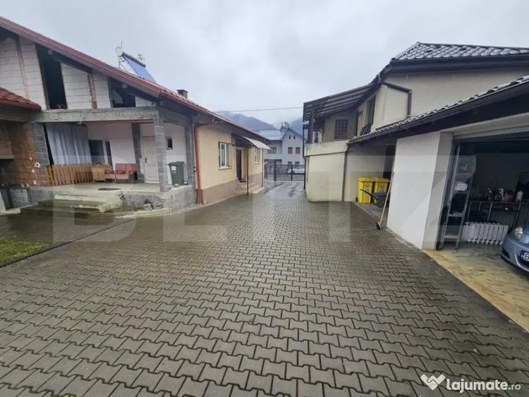 Casă cu 5 camere cu Teren 4381 Mp în Central