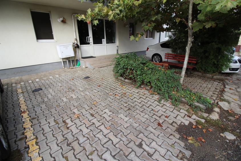 Apartament cu 4 camere semidecomandat în Titan