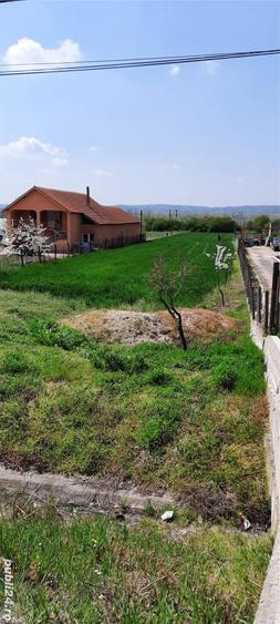 Teren de 2200 mp, în Brădești