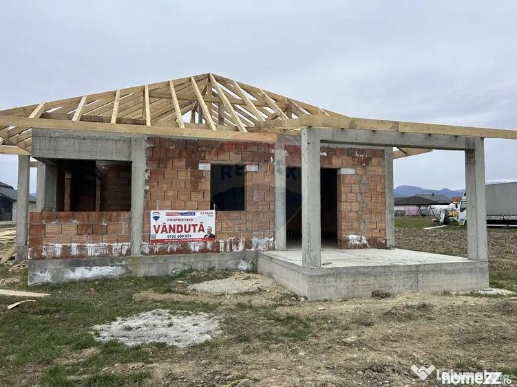 Casă cu 4 camere cu Teren 500 Mp în Mocira