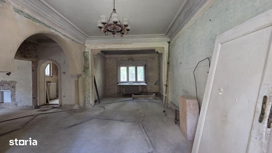 Casă cu 6 camere cu Teren 469 Mp în Domenii