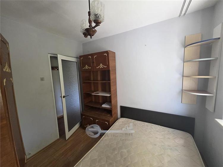 Apartament cu 2 camere semidecomandat în Podu Roș