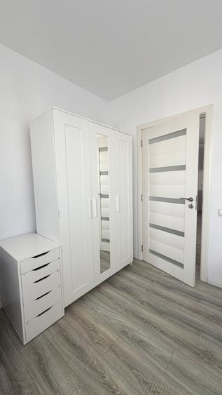 Apartament cu 3 camere semidecomandat în Florești