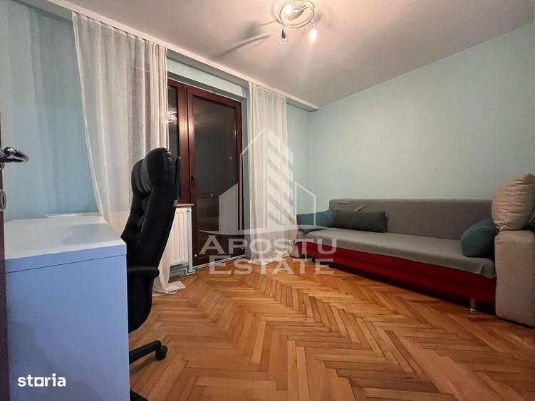 Apartament cu 3 camere în Polivalentă