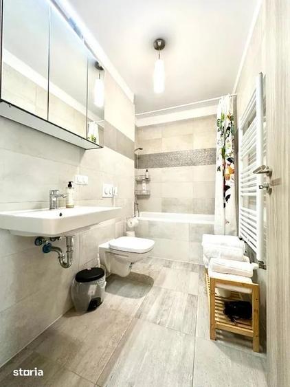 Apartament cu 3 camere decomandat în Tractorul