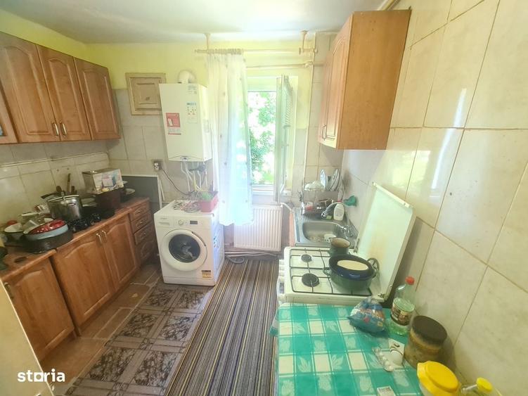 Apartament cu 3 camere semidecomandat în Cornișa