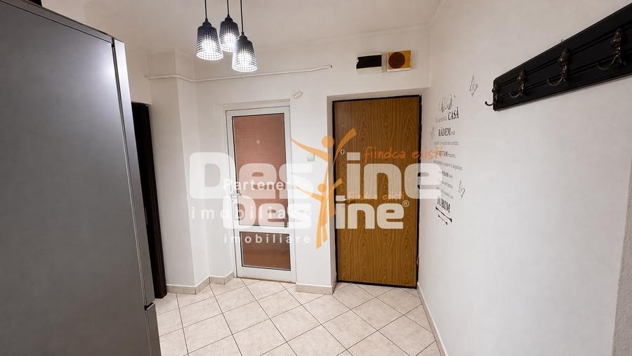 Apartament cu 3 camere semidecomandat, mobilat în Donici