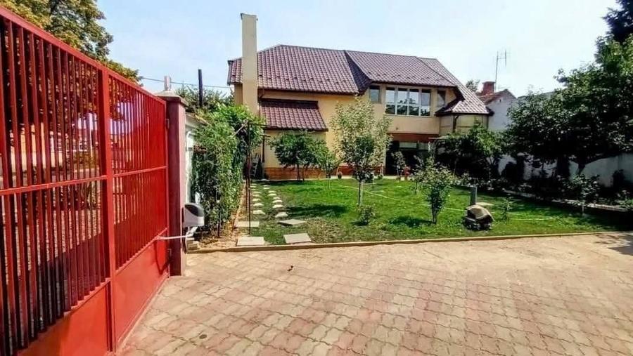 Casă cu 4 camere decomandat în Intim