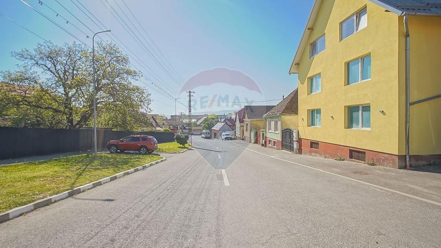 Casă individuală cu 14 camere cu Teren 306 Mp în Central
