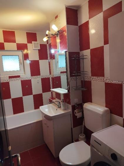 Apartament cu 3 camere semidecomandat, mobilat în Tractorul