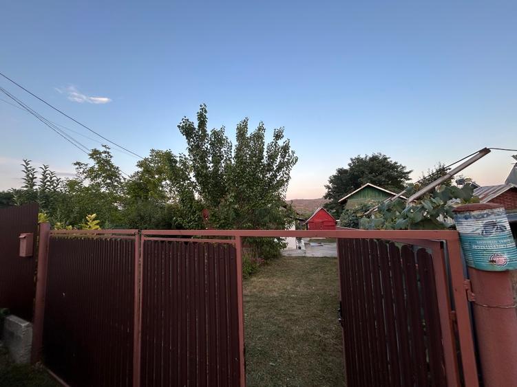 Casă cu 2 camere cu Teren 410 Mp în Lacurile