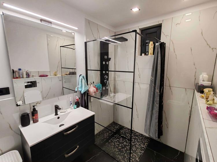 Casă cu 4 camere în Între Lacuri