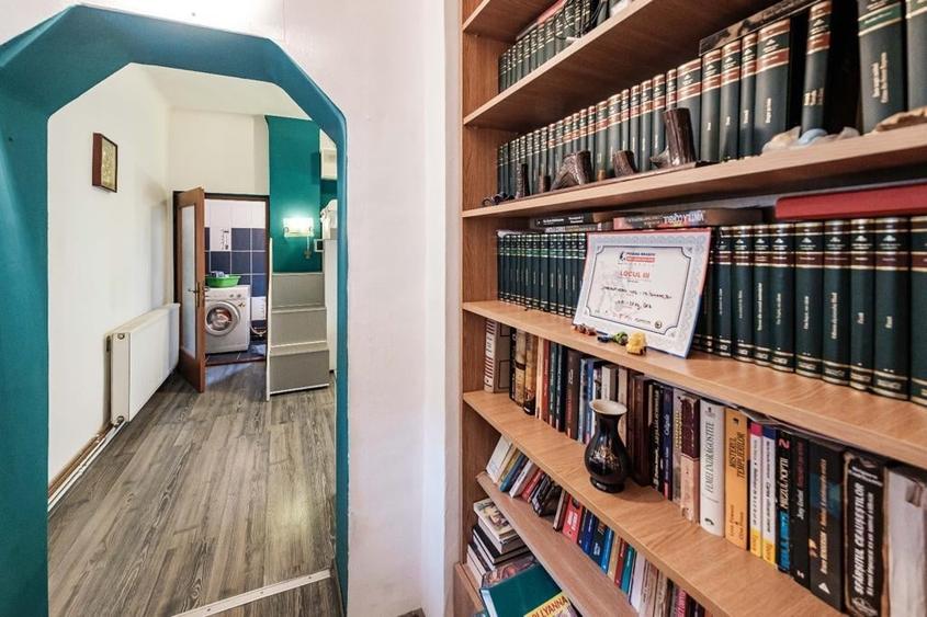 Apartament cu 3 camere semidecomandat, mobilat în Central