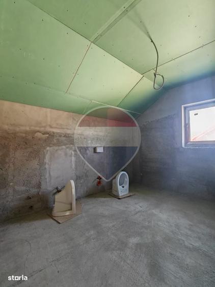 Casă cu 4 camere decomandat în Central