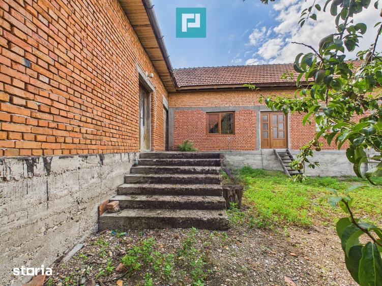 Casă cu 5 camere cu Teren 2880 Mp în Gurahonț