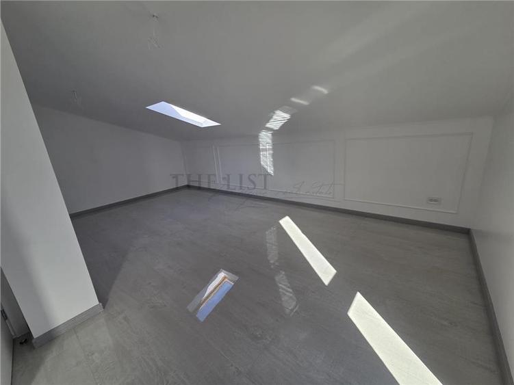 Casă individuală cu 5 camere cu Teren 220 Mp în Odăile