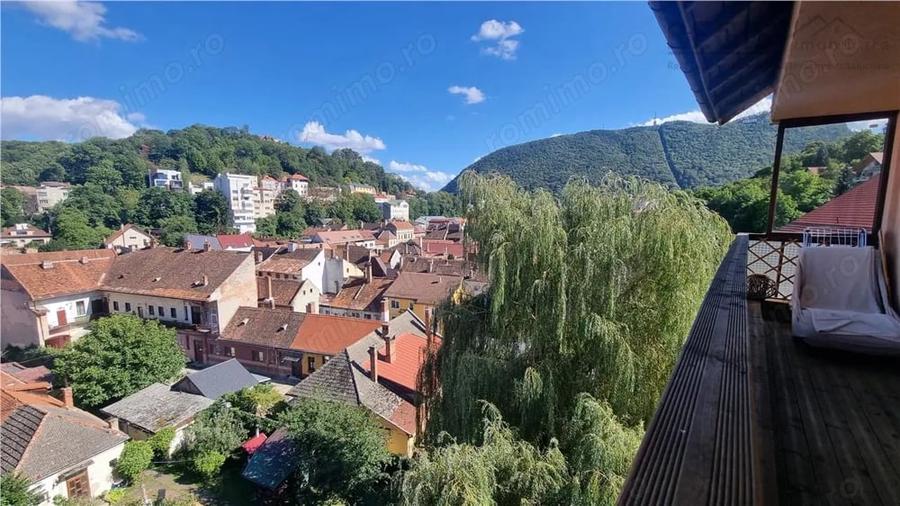 Apartament cu 3 camere, mobilat în Brașovul Vechi