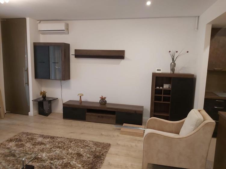 Apartament cu 2 camere semidecomandat în Sisești