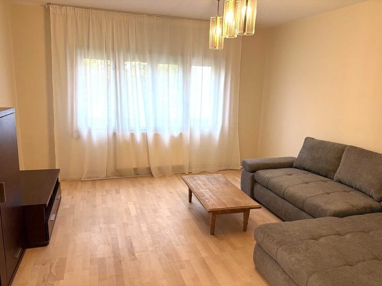 Apartament cu 4 camere decomandat în Republicii