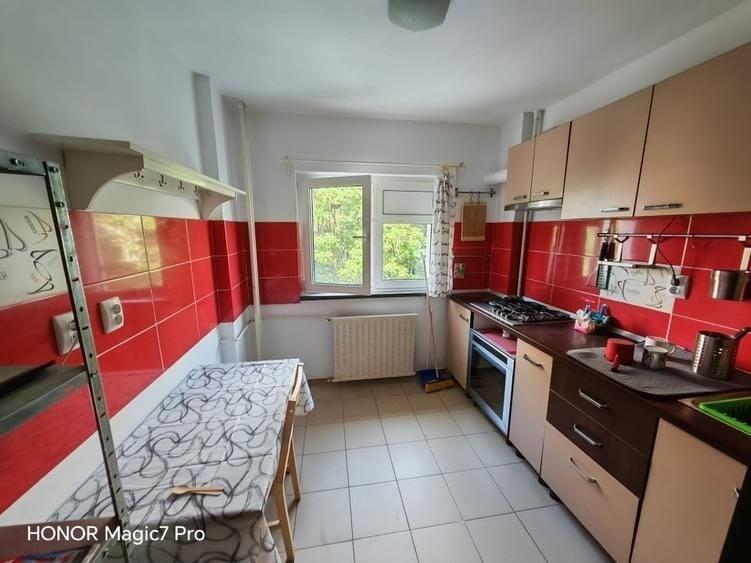 Apartament cu 2 camere semidecomandat, mobilat în Brâncoveanu