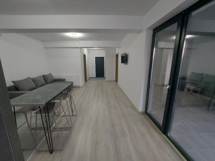 Apartament cu 2 camere decomandat în Tractorul