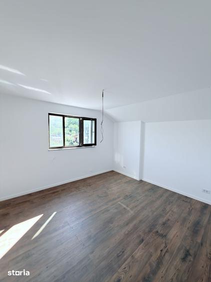 Casă cu 4 camere cu Teren 1300 Mp în Stăuceni
