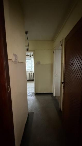 Apartament cu 3 camere semidecomandat în Precista