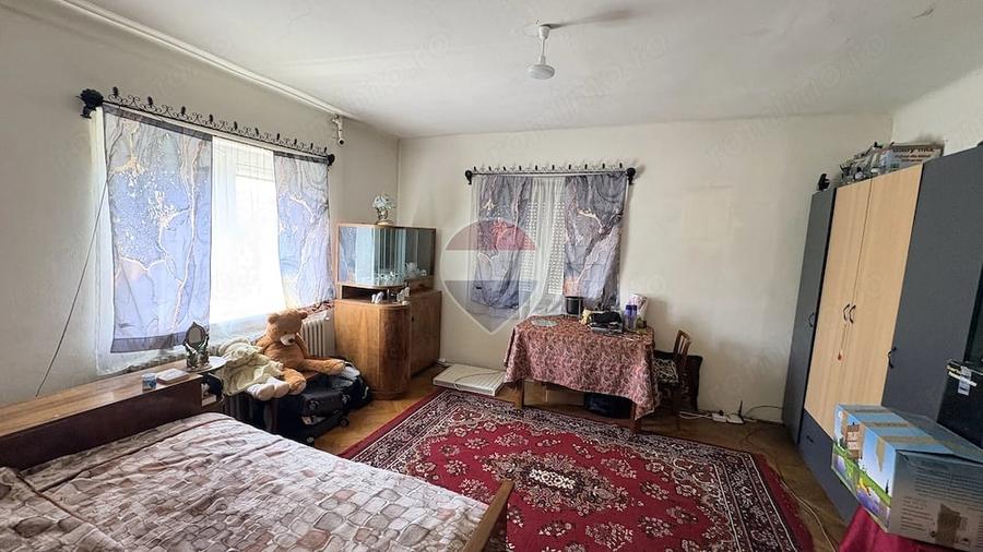 Casă cu 5 camere cu Teren 716 Mp în Sud