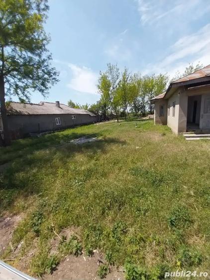 Casă cu 3 camere cu Teren 2500 Mp în Moșești