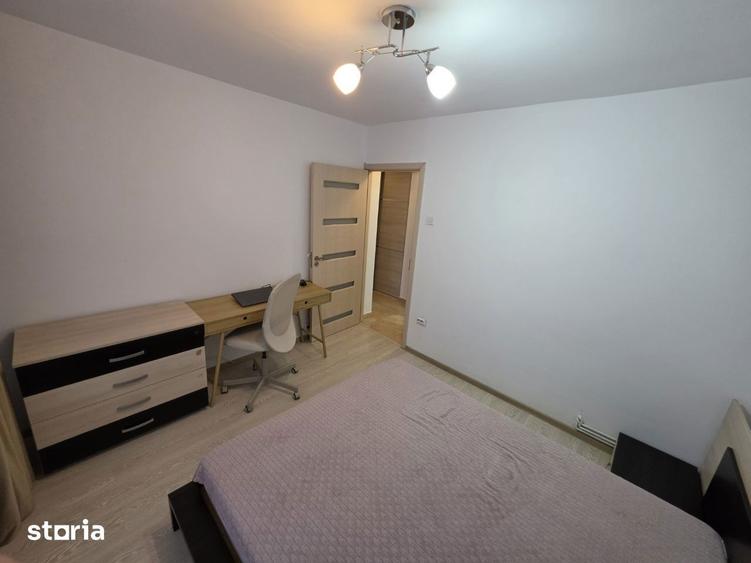 Apartament cu 3 camere decomandat în Titan