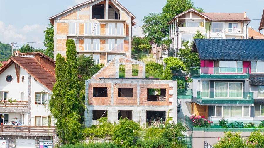 Casă cu potențial investițional pe Str. Căprioarei, Brașov - 1