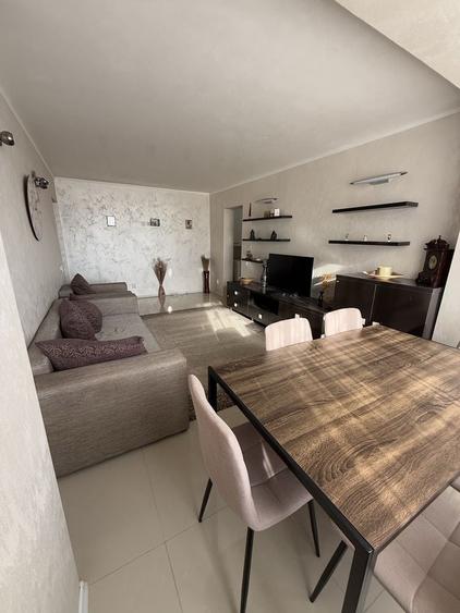 Apartament cu 3 camere semidecomandat în Nicolae Bălcescu