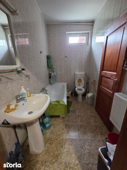 Casă cu 5 camere cu Teren 1800 Mp în Central