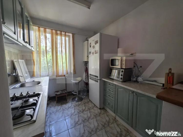 Apartament cu 3 camere decomandat în Botizului