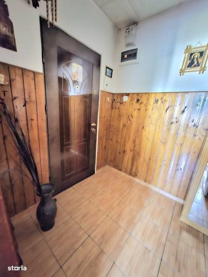 Apartament cu 2 camere semidecomandat în Craiovița Nouă