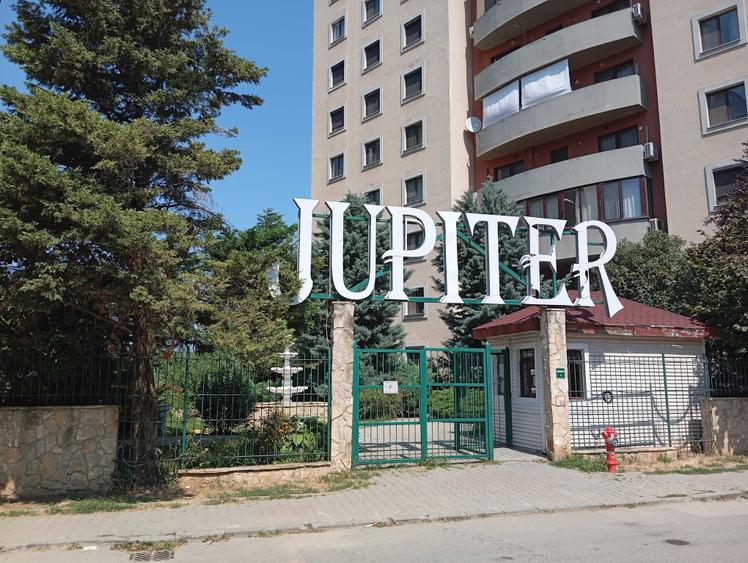 Apartament cu 2 camere semidecomandat în Berceni