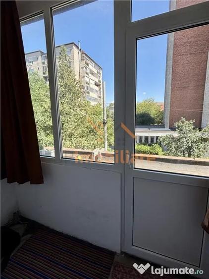 Apartament cu 3 camere decomandat în Dacia