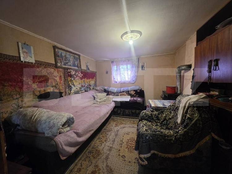 Casă individuală cu 2 camere cu Teren 1336 Mp în Sătmărel