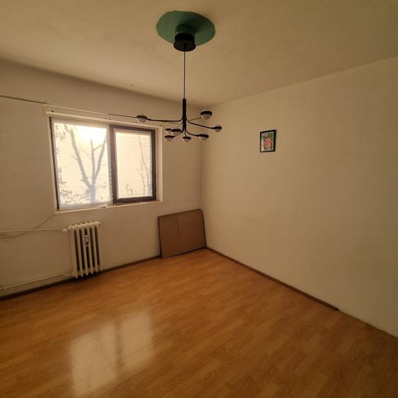 Apartament cu 2 camere decomandat în Democrației