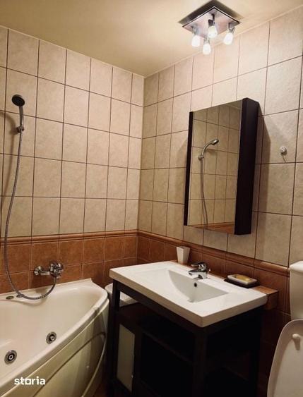 Apartament cu 3 camere decomandat în Ștefan cel Mare