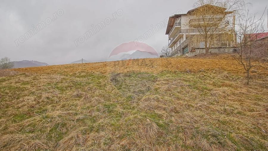 Teren de 656 mp, în Cheile Râșnoavei