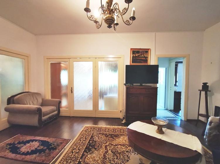 Apartament cu 4 camere semidecomandat în P-ța Rosetti
