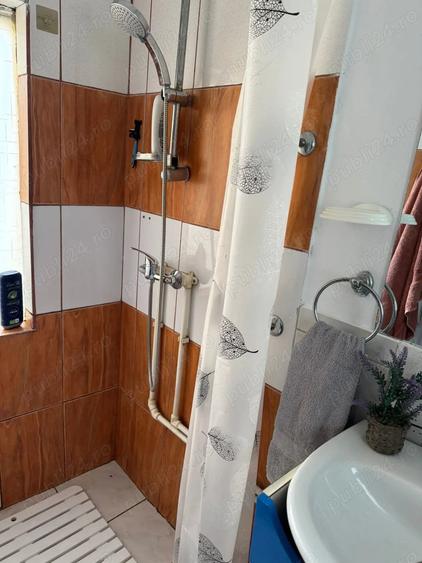 Casă cu 3 camere cu Teren 1980 Mp în Central