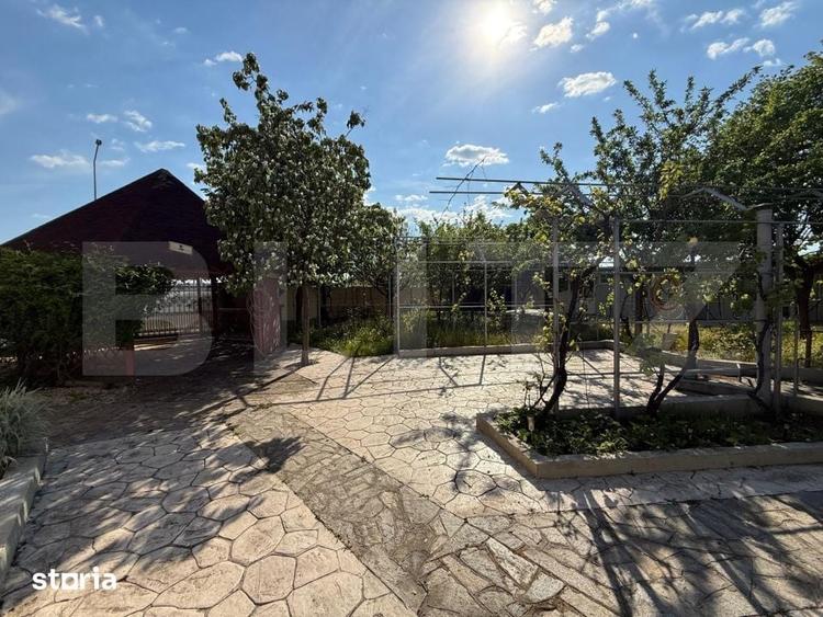 Casă cu 6 camere cu Teren 748 Mp în Cârcea