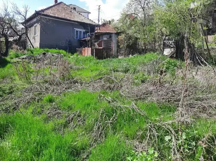 Teren de 460 mp, în Gară