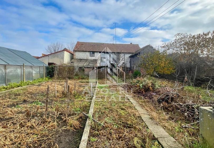 Casă individuală cu 4 camere cu Canalizare în Aradul Nou