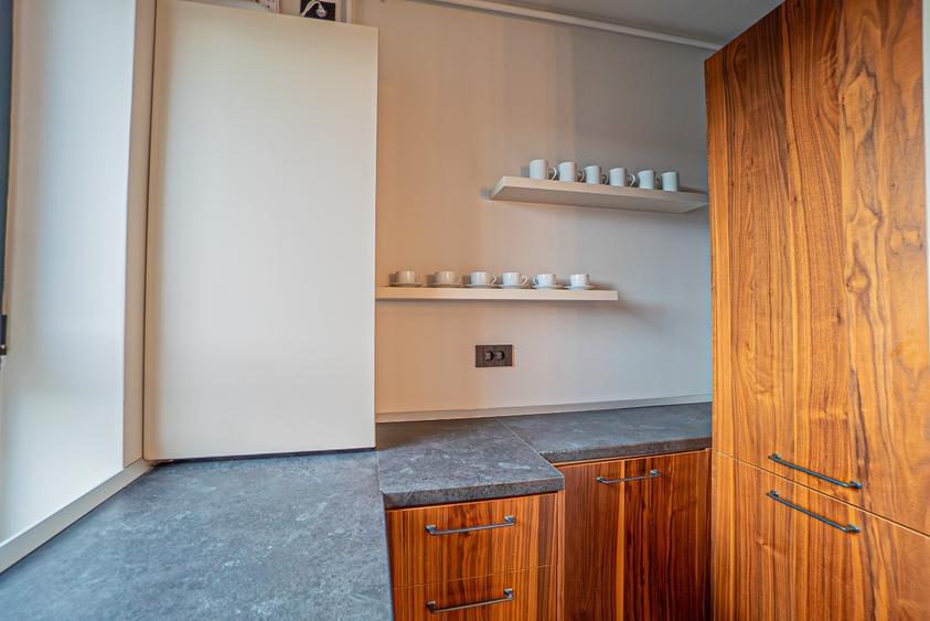 Apartament cu 3 camere, mobilat în Universitate